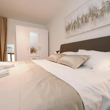 Apartman In *
