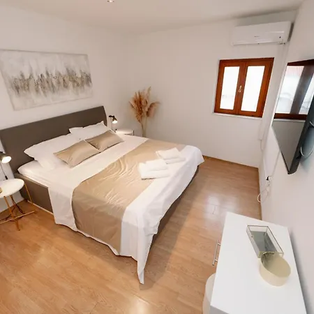 In Διαμέρισμα Σπλιτ